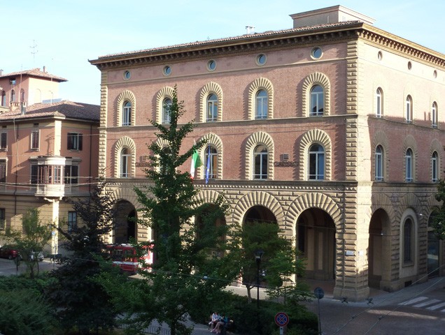 Palazzo Silvani sul lato meridionale di piazza Cavour 