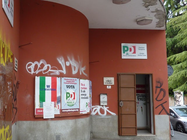 La Casetta Rossa di via Bastia (BO) ora sede di una sezione del Partito Democratico - 2011