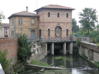 copertina di Sul filo dell’acqua: La Bologna Medievale tra chiuse, canali e chiaviche