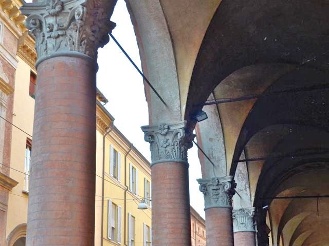 Palazzo Felicini poi Fibbia - portico
