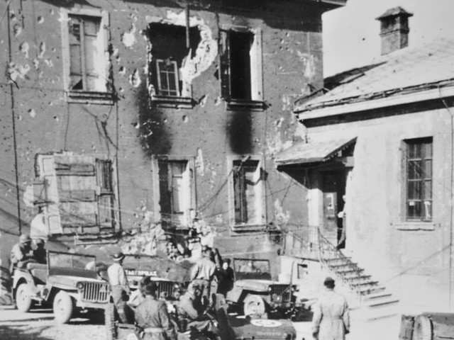 Soldati americani della 91a Divisione a Loiano distrutta 