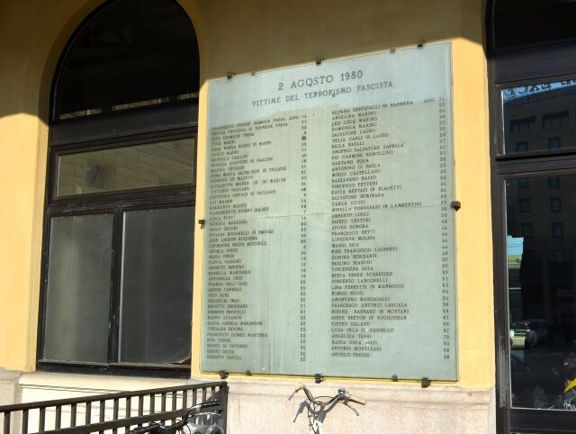 Lapide delle vittime della strage del 2 agosto 1980