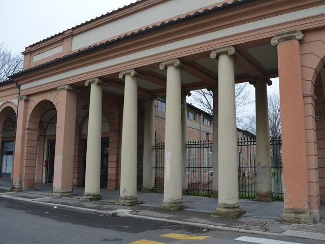 Portico della Certosa sul canale di Reno (BO)