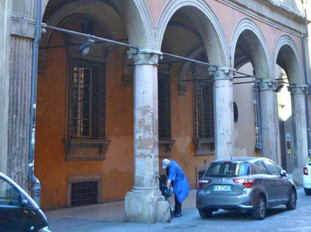 Palazzo Malvasia - portico