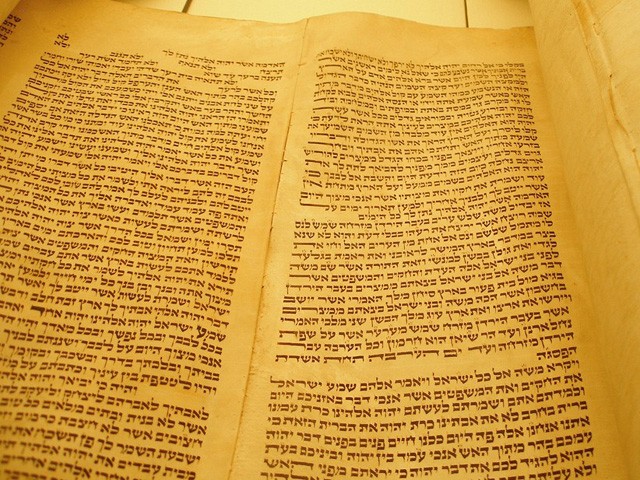 Rotolo della Torah in mostra al Jewish Museum di Berlino 