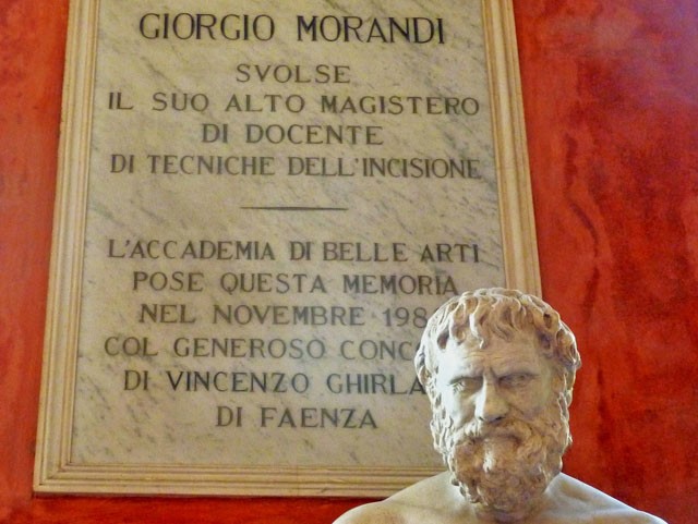 Lapide a ricordo dell'insegnamento di Giorgio Morandi 