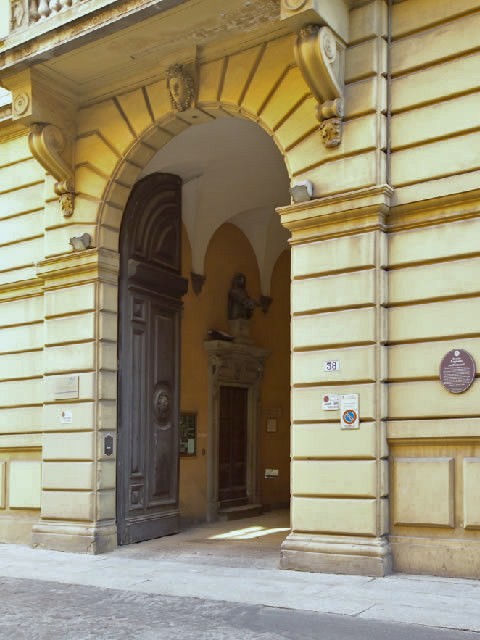 Palazzo Legnani - ingresso - via D'Azeglio