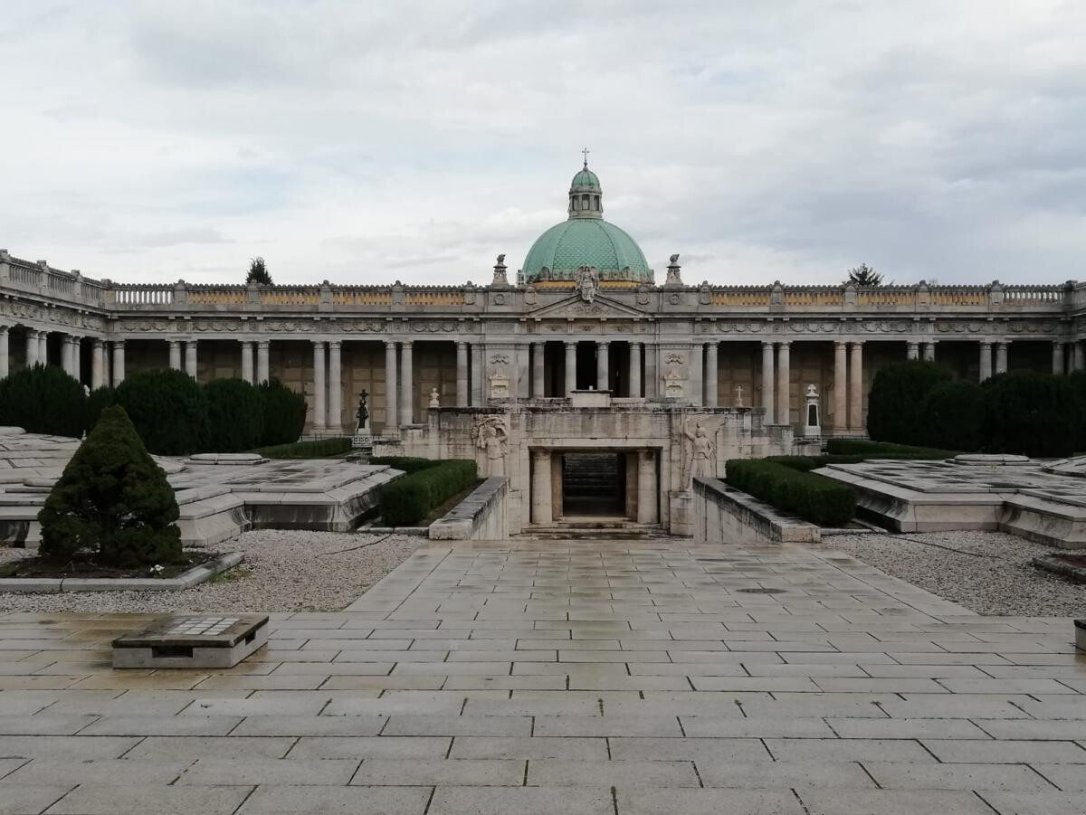 copertina di Piazza della Pace e Cimitero monumentale della Certosa