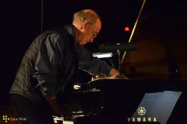 immagine di Christian Wolff + Joey Baron + Robyn Schulkowsky + Angelica orchestrA