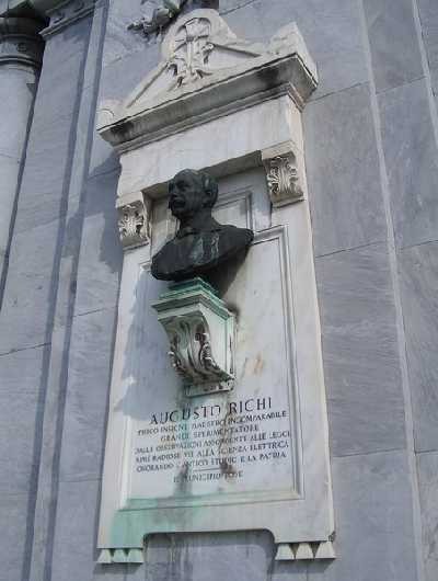 Monumento in onore di Augusto Righi