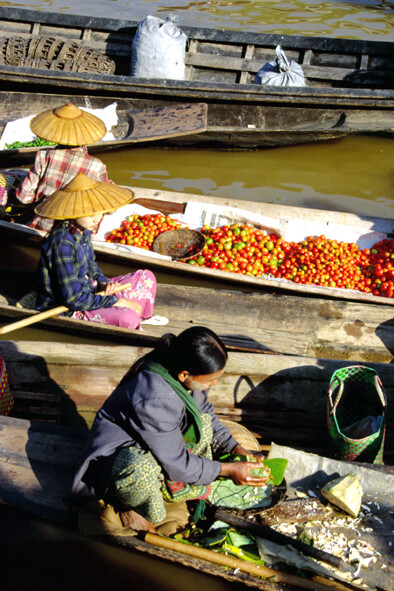 Mercato galleggiante di Iwama - Myanmar - 1998