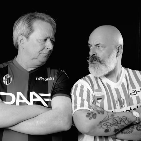 copertina di PIZZOCCHI VS POLTRONIERI