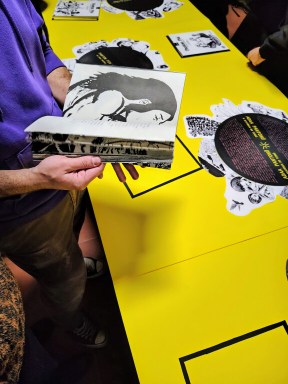 Yei yamî yonpa uurî, Wei yamî yonpa uurî   Somos parentes da árvore, somos parentes do sol   Siamo Parenti dell’Albero, siamo parenti del Sole 7