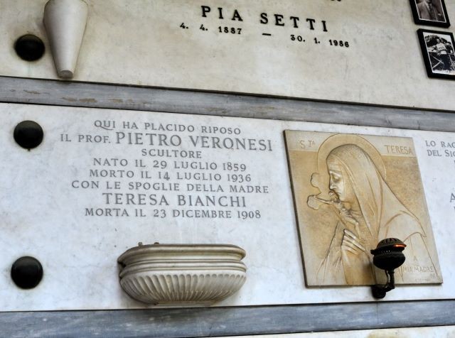 Tomba dello scultore Pietro Veronesi