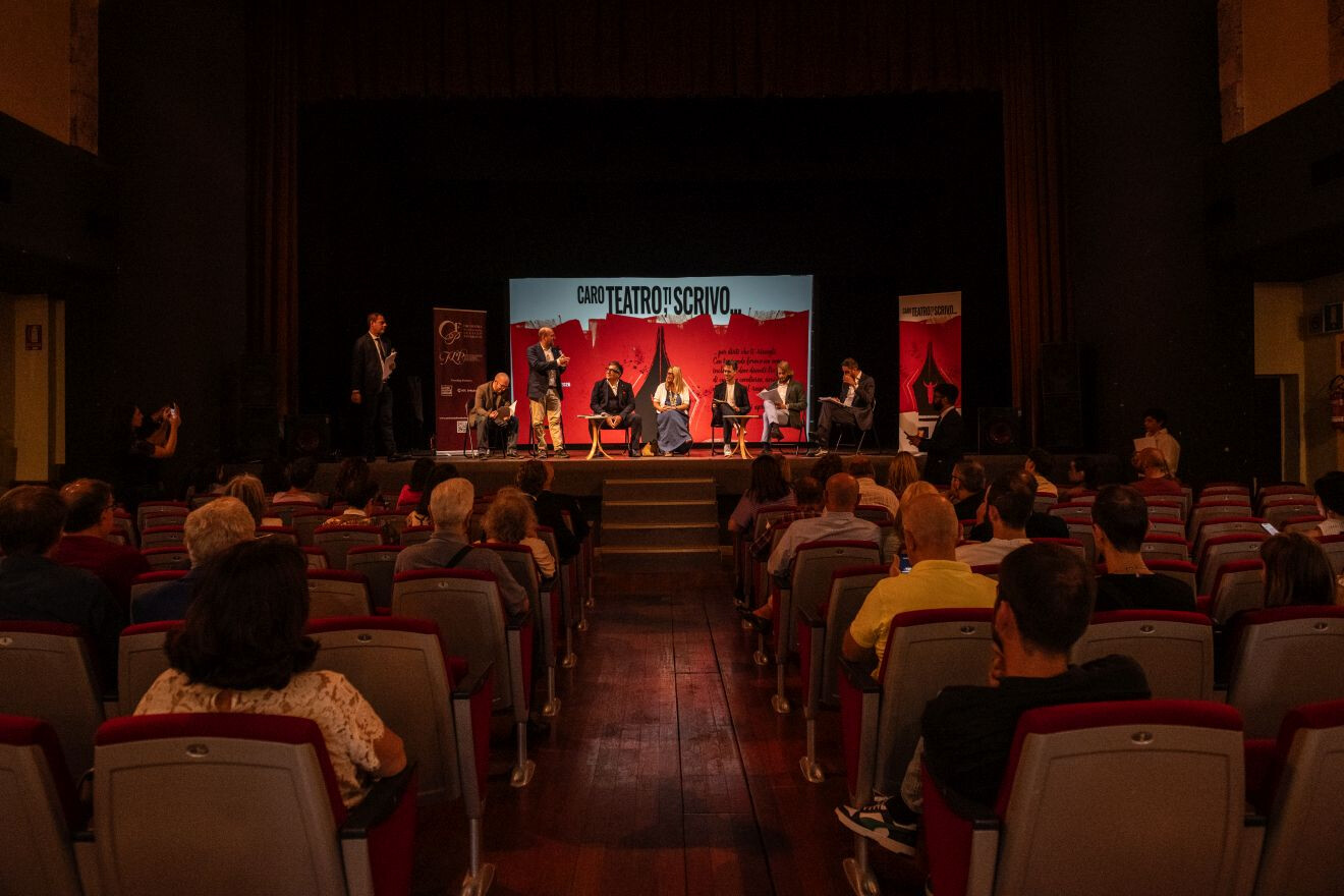Teatro Comunale Laura Betti - “Caro teatro, ti scrivo....