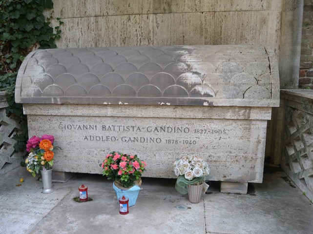 Tomba del prof. G.B. Gandino - Cimitero della Certosa (BO)