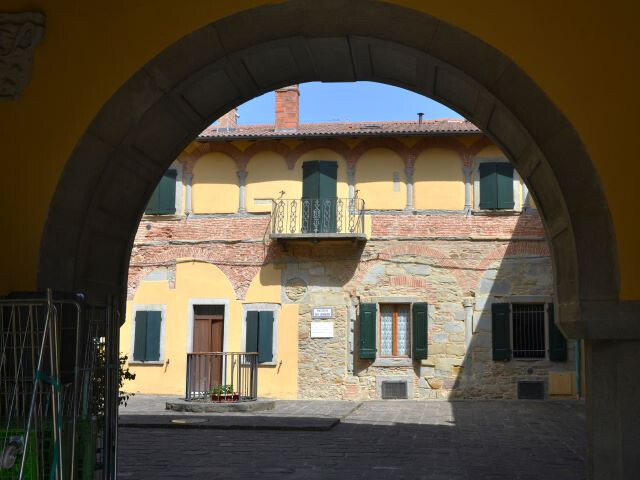 Chiostro del monastero di San Michele in Alpes