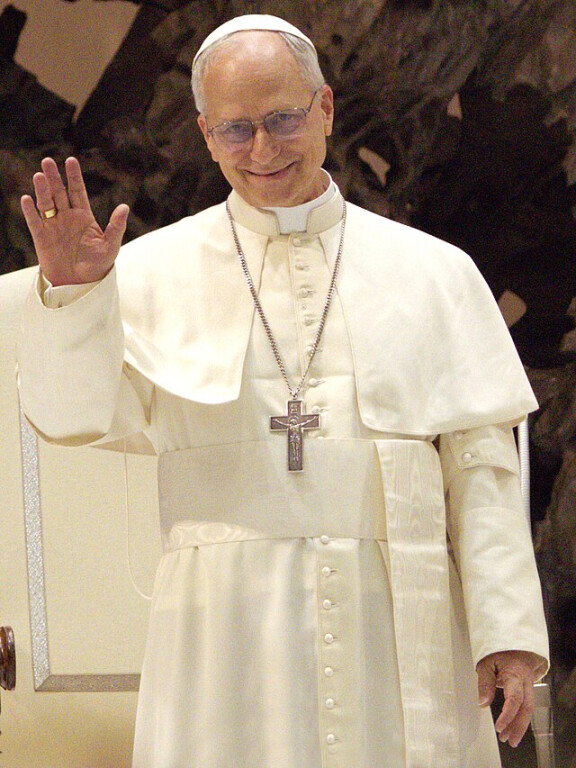 Pape Leon XIV Robert Francis Prevost salut audience medias 12 mai 2025