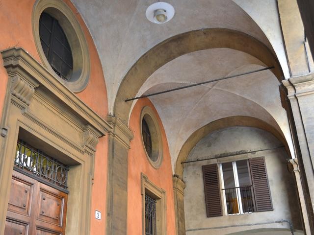 Ex chiesa di Santa Maria delle Laudi - portico - via S. Felice