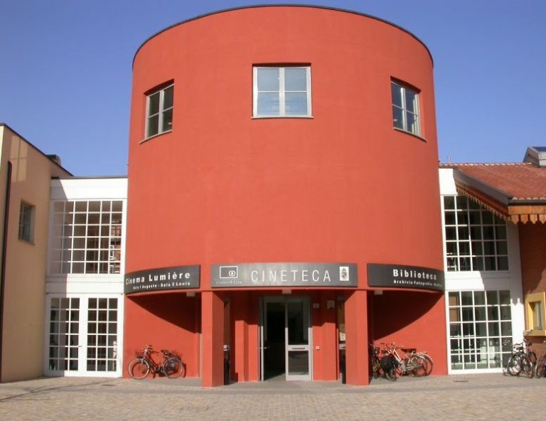 Biblioteca Renzo Renzi.jpg