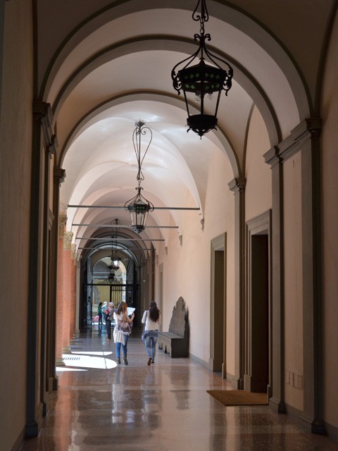 Palazzo Bolognetti Mattei - strada Maggiore (BO) - ingresso - corridoio