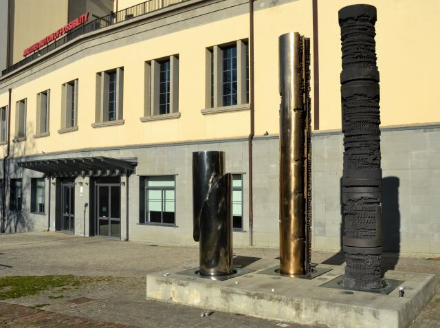I totem di Arnaldo Pomodoro