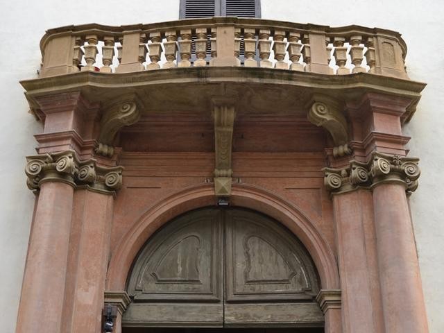 Palazzo Bianconcini - ingresso - particolare