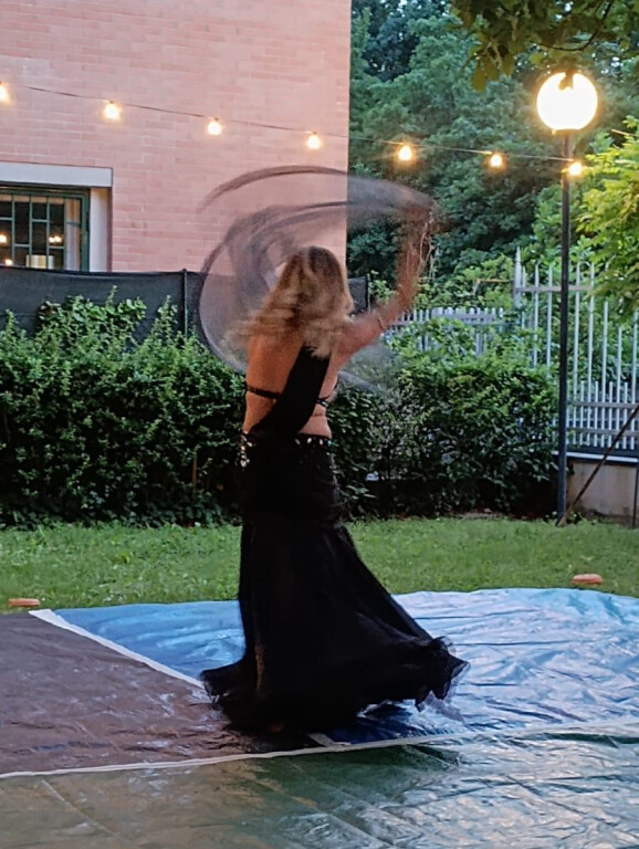 copertina di Danzando l’Oriente