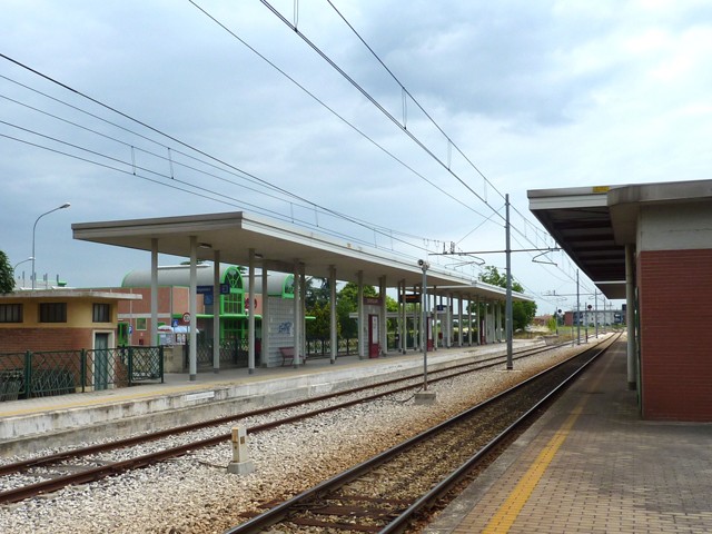 Ferrovia suburbana Casalecchio-Vignola - Stazione di Crespellano