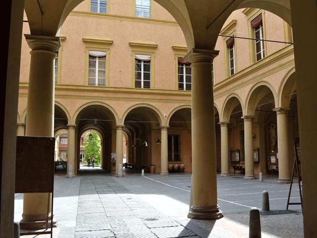 Palazzo Hercolani - corte interna