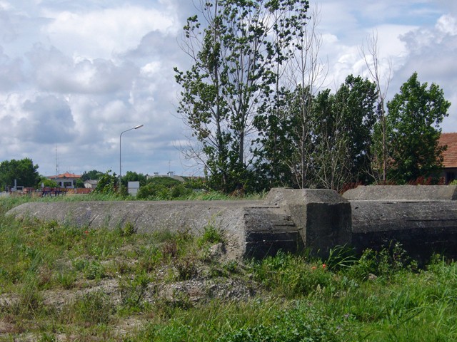Un bunker della Linea Gotica sul litorale adriatico