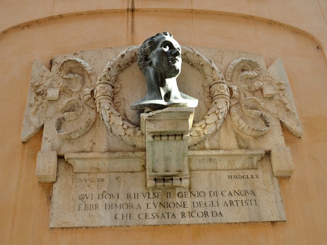 Antonio Canova effigiato sul muro del suo atelier romano