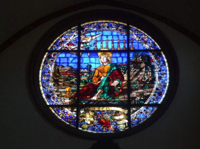 Vetrata con San Giovanni Evangelista