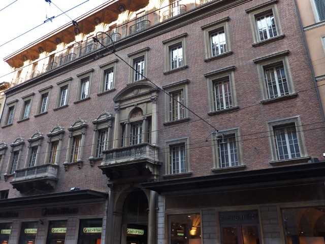 Palazzo del Credito Romagnolo in via Rizzoli - arch. E. Collamarini