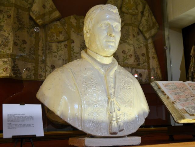Busto di papa Pio IX