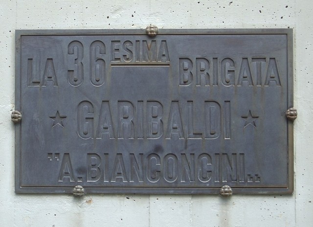 Targa in memoria della 36a Brigata Garibaldi A. Bianconcini sul Monte Faggiola