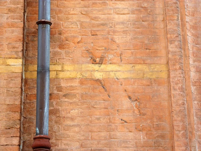 Segnalazione di un pozzo di ventilazione sul muro dei Salesiani (BO)