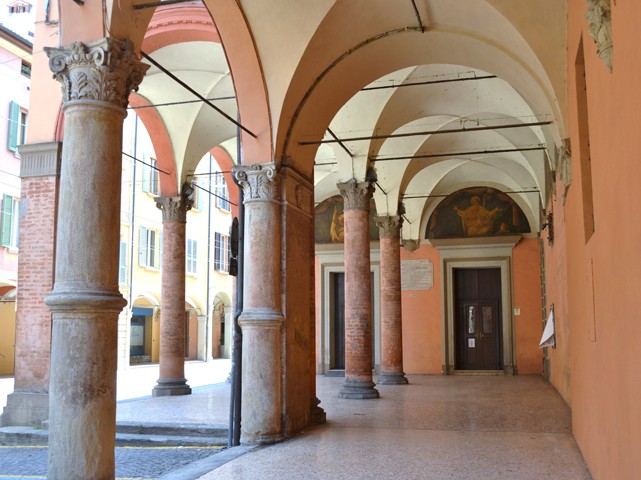 Chiesa di San Giuliano - ingresso e portico