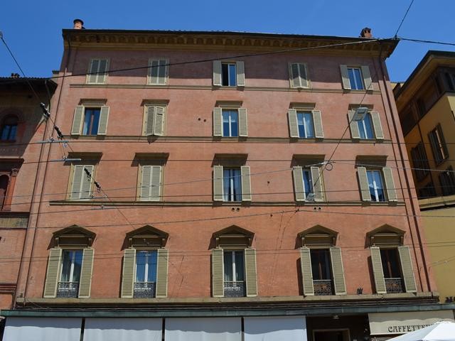 Palazzo Stelloni - via Rizzoli (BO)