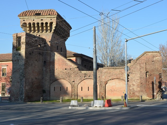 Porta San Donato (BO) con l'antico rivellino aggettante sul viale di circonvallazione