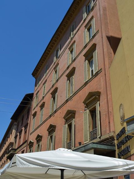 Palazzo Stelloni - via Rizzoli (BO)