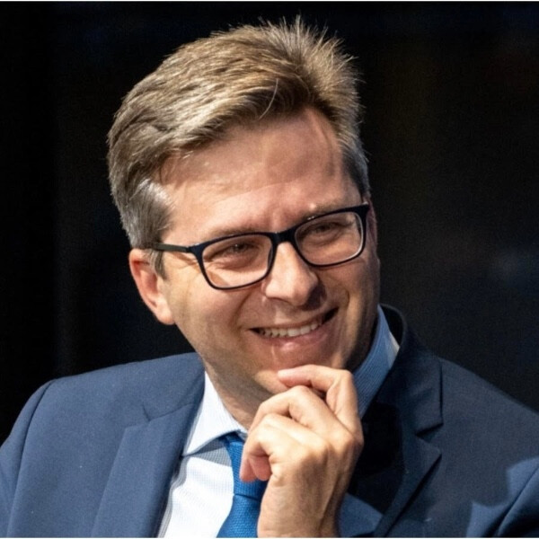 immagine di IL SECOLO DELL'IA CAPIRE L'INTELLIGENZA ARTIFICIALE, DECIDERE IL FUTURO 