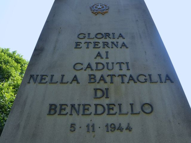 Cippo a ricordo della battaglia partigiana di Benedello