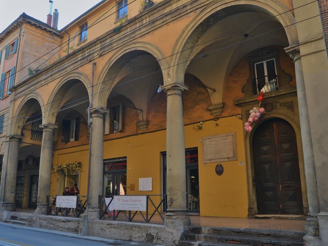 Il portico del Teatro del Corso 