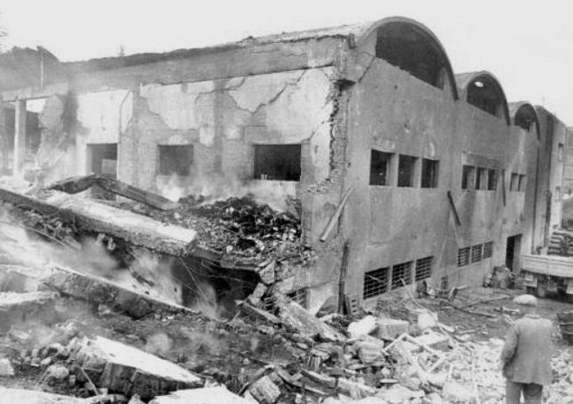 La fabbrica Sant'Unione a San Ruffillo (BO) distrutta dai bombardamenti durante la seconda guerra mondiale - Fonte: Bologna trema: 1943-1944 - B. Salvati