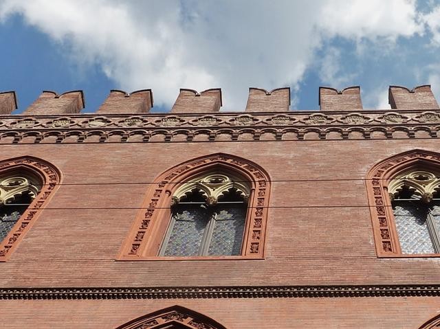 Palazzo della Mercanzia - lato occidentale - via Castiglione