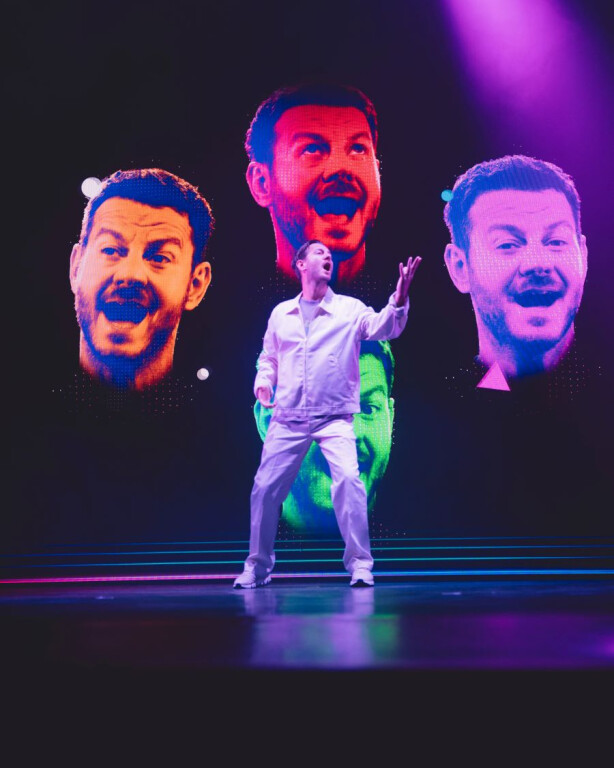 copertina di Alessandro Cattelan | Benvenuto nell’AI!