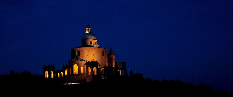 copertina di In cima al colle: San Luca serata esclusiva (apertura serale Straordinaria)
