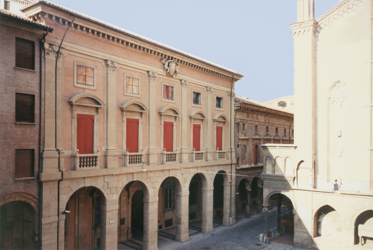 7-facciata-Palazzo-Magnani.jpg
