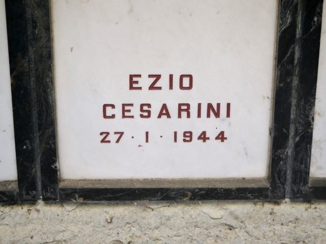 Tomba di Ezio Cesarini nel sacrario dei partigiani - Cimitero della Certosa (BO)